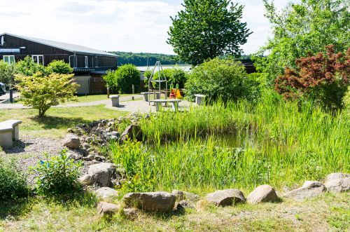 Garten mit Blick auf den See