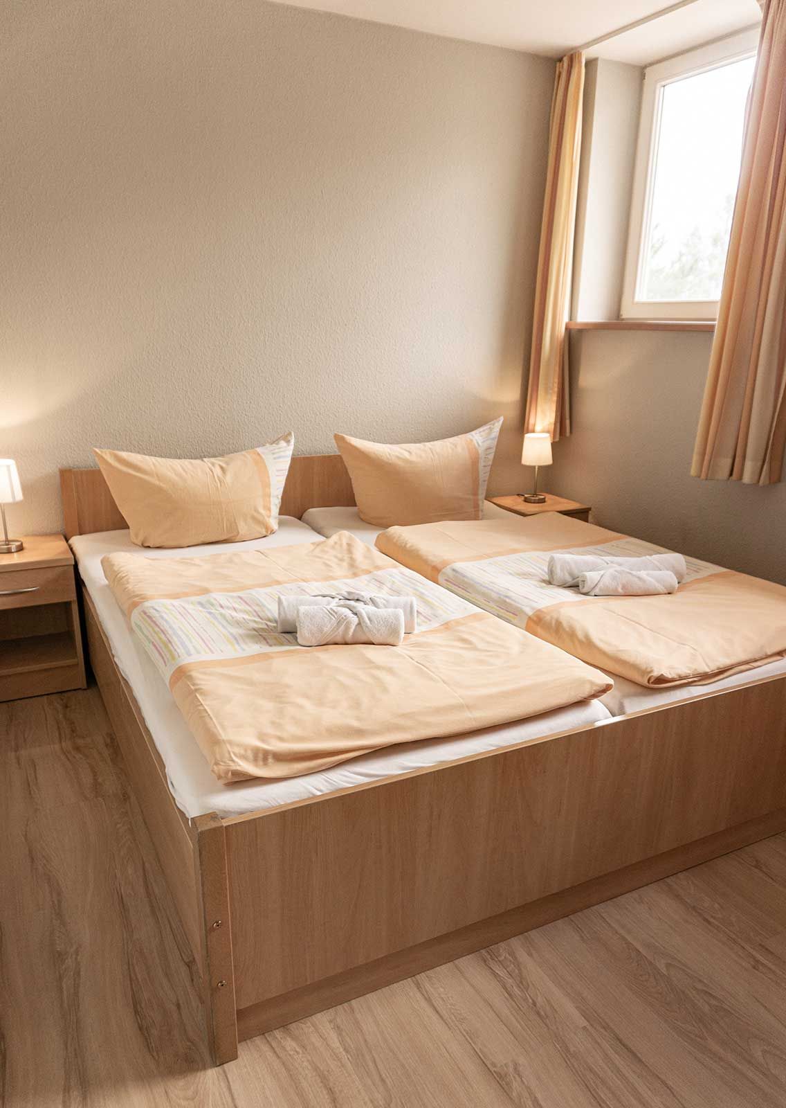 Schlafzimmer mit Doppelbett